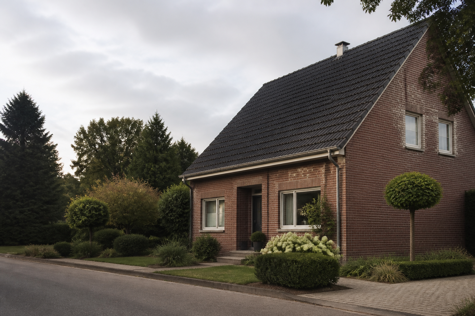 Neutrales Wohnhaus als Symbolbild für einen Immobilienverkauf